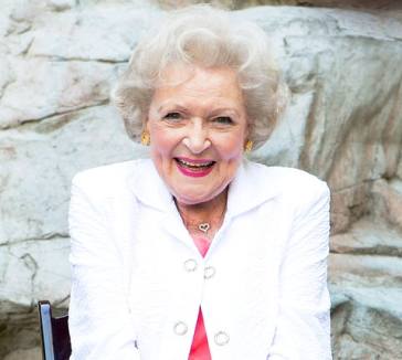 477966844_betty-white-zoom-8ebb6973-9734-4ae5-9490-0d7cba455794